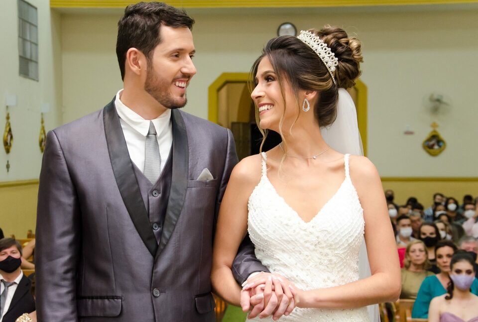 Casamento em Divinópolis-MG na Paróquia Senhor Bom Jesus - Ana e Ebert - Fotógrafo: Laura Brandão Fotografia