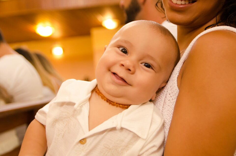 Batizado em Divinópolis-MG, na Paróquia São José Operário - Fotógrafo Laura Brandão Fotografia
