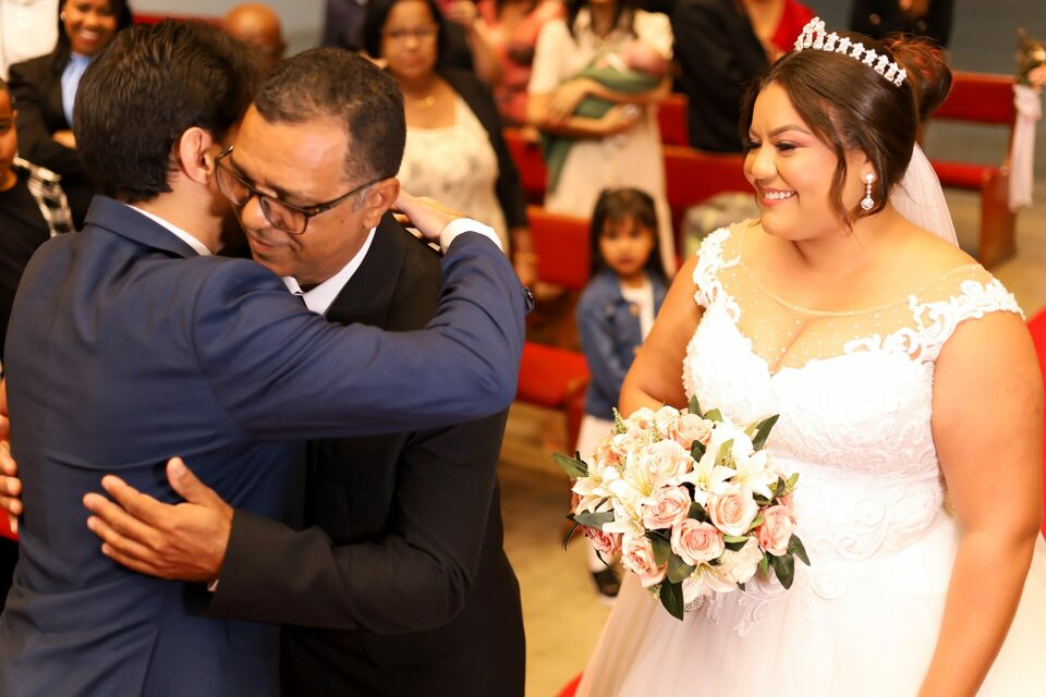 Casamento em Divinópolis-MG na Igreja Batista - Gabriela e Warlley - Fotógrafo: Laura Brandão Fotografia