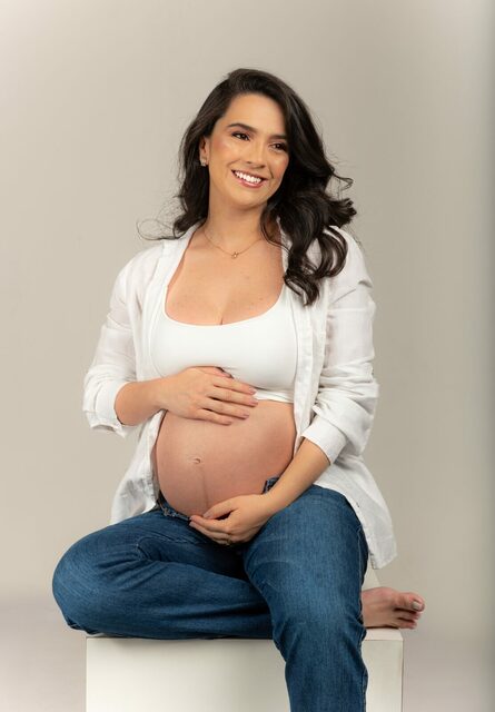 ENSAIO DE GESTANTE EM ESTÚDIO FOTOGRÁFICO: A DOCE ESPERA DE MEL,  REALIZADO EM DIVINÓPOLIS-MG, COM O FOTÓGRAFO LAURA BRANDÃO FOTOGRAFIA
