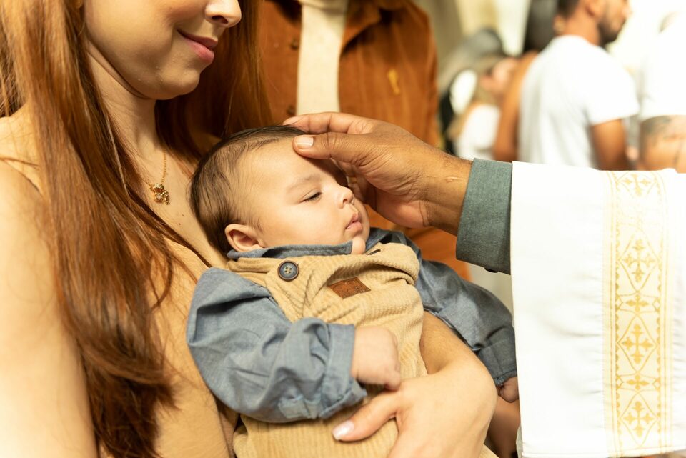 Batizado em Divinópolis-MG, na Igreja Santuário Santo Antônio - Fotógrafo Laura Brandão Fotografia