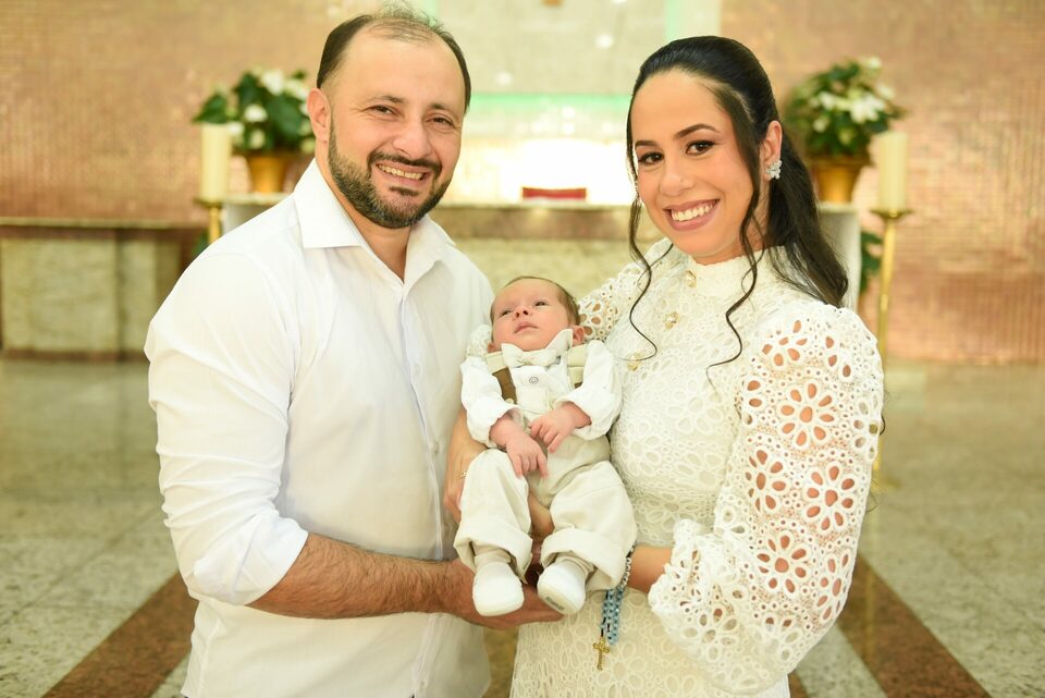 Batizado em Divinópolis-MG, realizado na Igreja São Cristovão - Fotógrafo Laura Brandão Fotografia