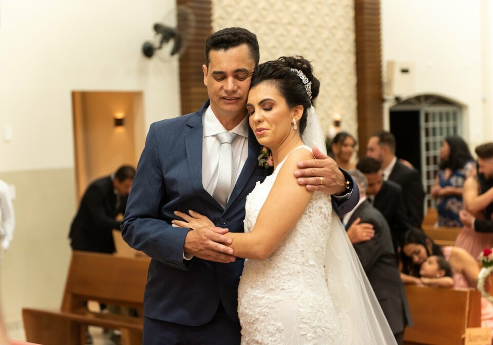 Casamento em Divinópolis-MG, na Igreja Santa Rita de Cássia, Keysla e Hemerson - Fotógrafo: Laura Brandão Fotografia