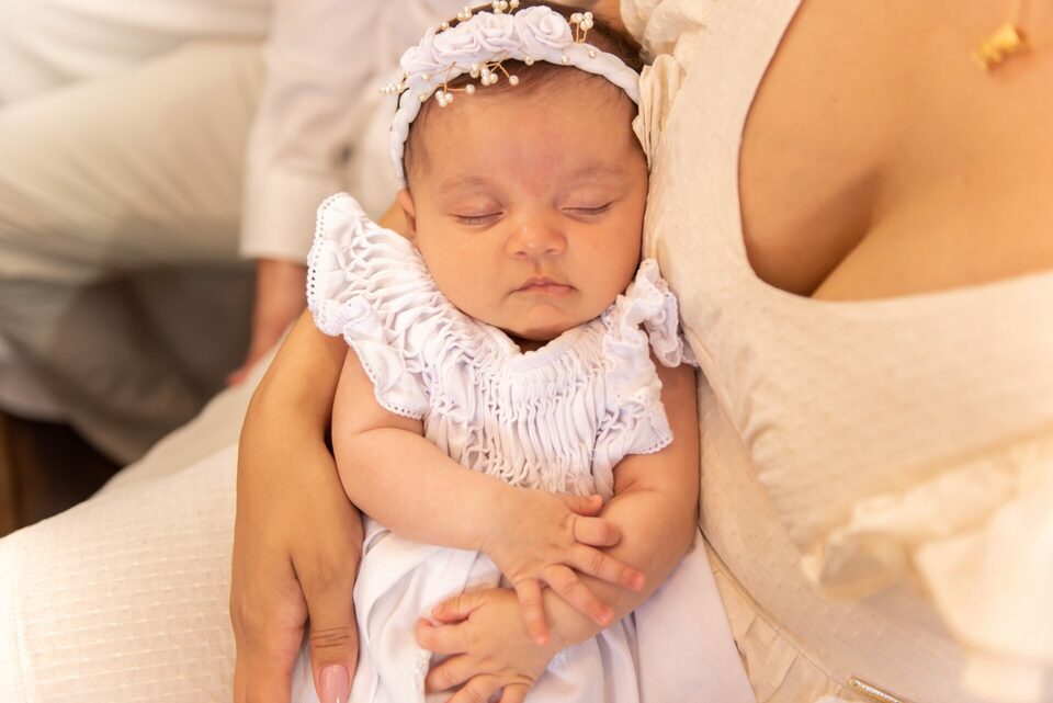 Batizado em Divinópolis-MG, na Igreja Nossa Senhora Aparecida - Fotógrafo Laura Brandão Fotografia